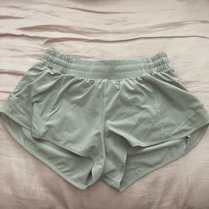 Lululemon Hotty Hot Low Rise Short 2.5”